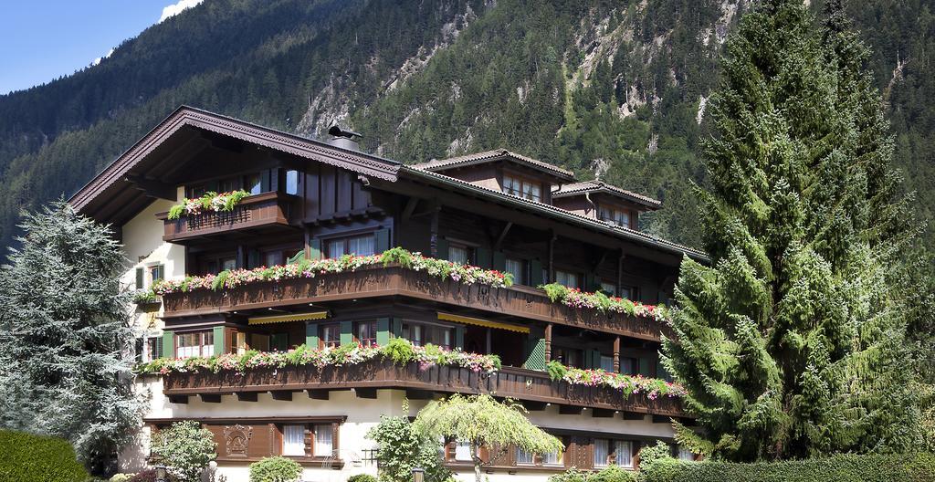 Aparthotel Landhaus St. Joseph Mayrhofen Exterior foto